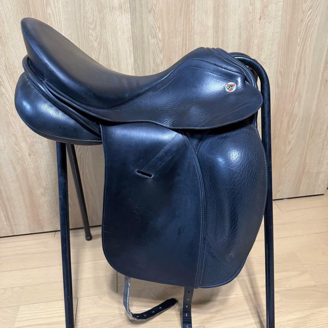 ルイ様 の専用ページでございます KN ヴィクトリア 馬場鞍 43