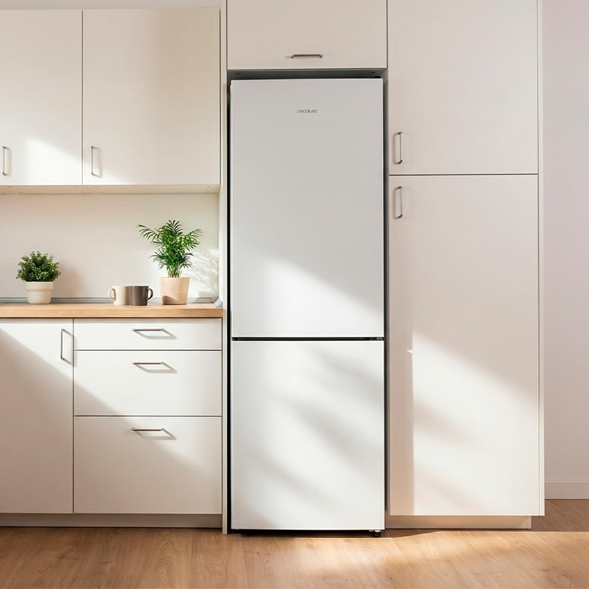 Cecotec Réfrigérateur Combi 322L Total NoFrost Bolero CoolMarket Combi 322i White D. Hauteur 185,5cm, Largeur 59,5cm, Multi Airflow, HumidityFlex HUB, Éclairage LED, Verre Blanc Premium