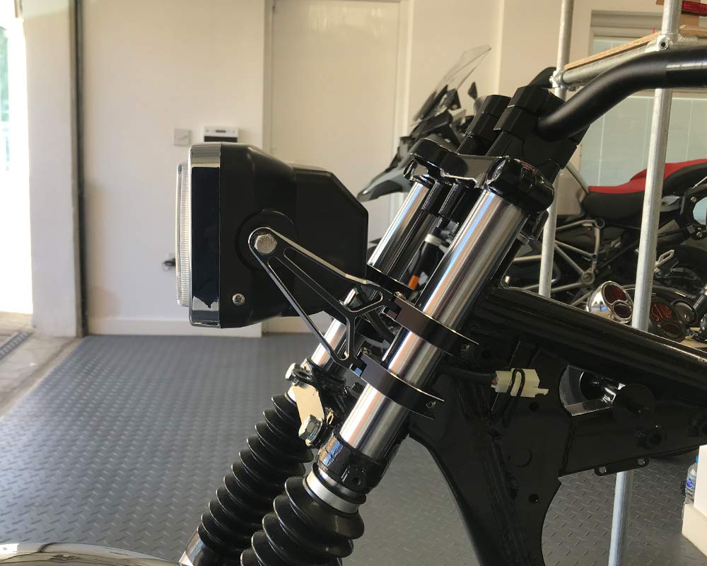 Alchemy Parts Faro rettangolare per moto da 12 V in stile retrò in nero lucido | Marchio E/Omologato | Abbaglianti e anabbaglianti con luce di posizione