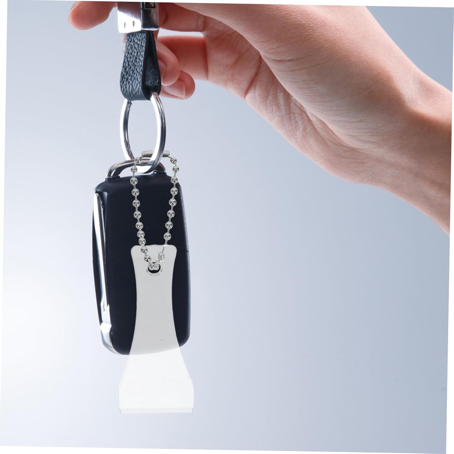 BESTonZON 20pcs Scratch Off Tool Keyring Scraper for Lotto Tickets Portable Plastic Scratcher Design for Easy Ticket Processing and Label Removal