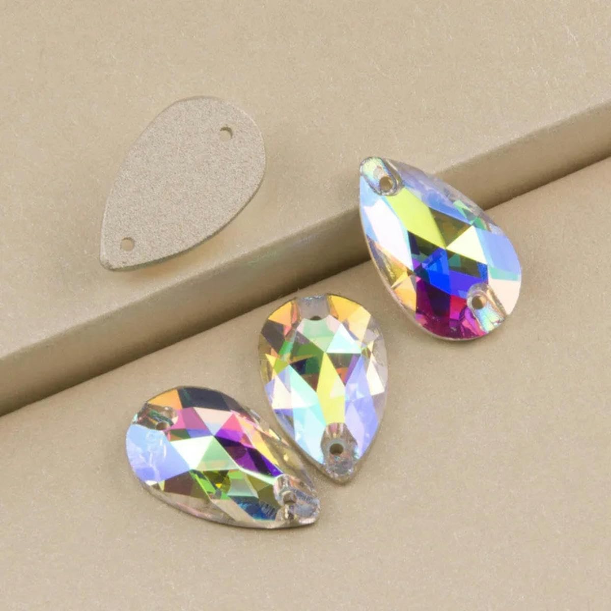 Acquista 20 Strass In Vetro Con Gocce D'acqua Per Applicazioni Fai Da Te Da Cucire Su Accessori Di Abbigliamento 10*14 Mm In Italia A Partire Da 1.4