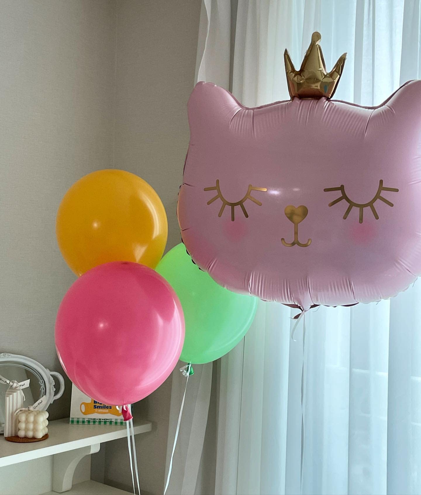 猫バルーン　ピンク　ガーリー　ネコ　王冠　誕生日　韓国　飾り　女の子　イベント Amazon | ピンクの猫のバルーン 22インチ 愛らしいピンクの王冠 子猫の