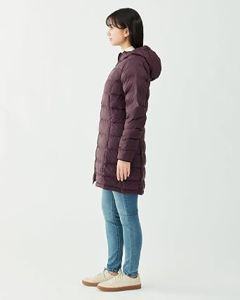 Amazon Essentials Women's Puffer Coat with Hood, Waterproof, Lightweight, Packable