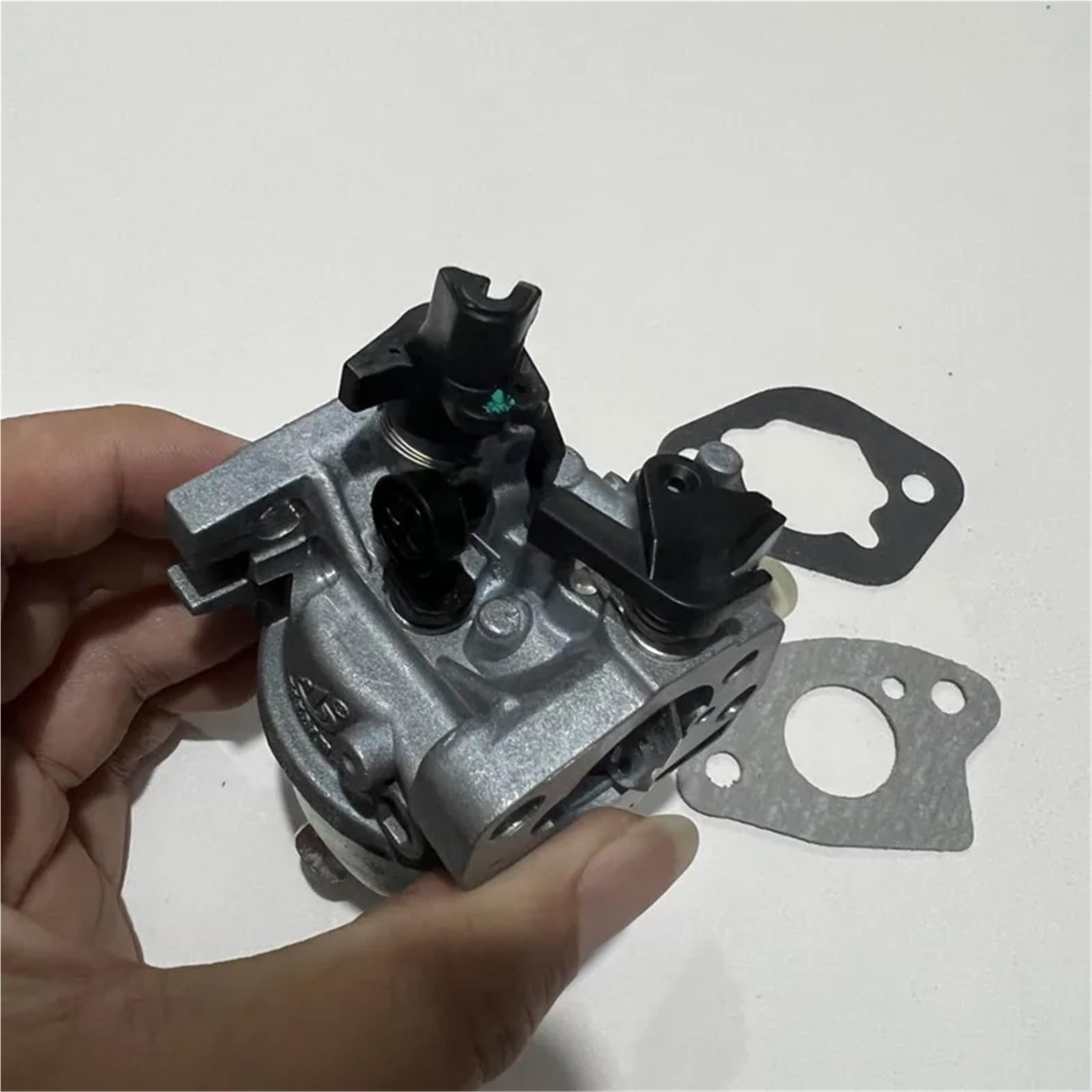 Gaźnik Carb Assy pasuje do kosiarki JONSERED L4621 967644501