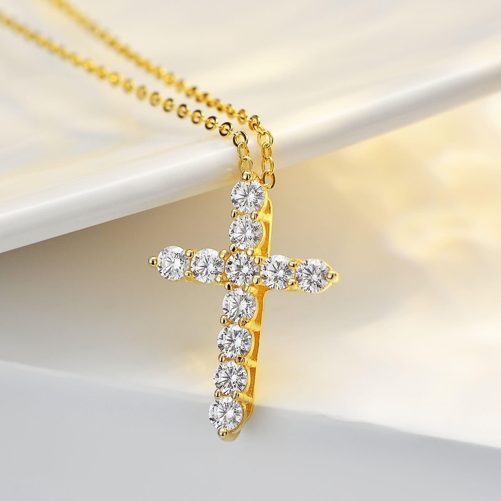 Delicado collar de oro con moissanita para mujer, collar de cruz dorada para cumpleaños