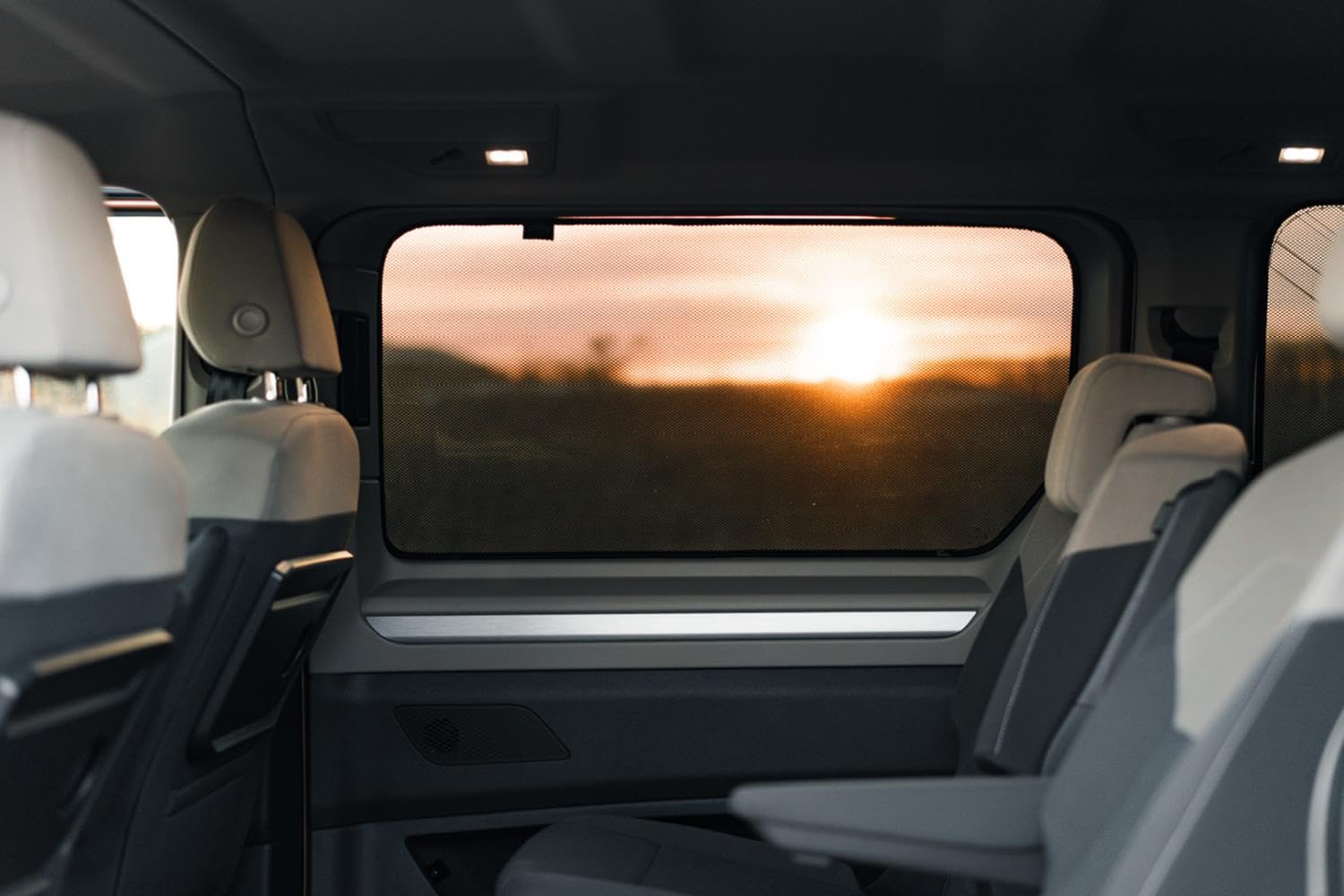 Sonnenschutz Blenden passend für VW T7 Multivan ab 2021 (Langversion/langer Überhang, nicht bei Schiebefenstern) Komplett-Set AZUGA AZ17002943 Sonnenblenden