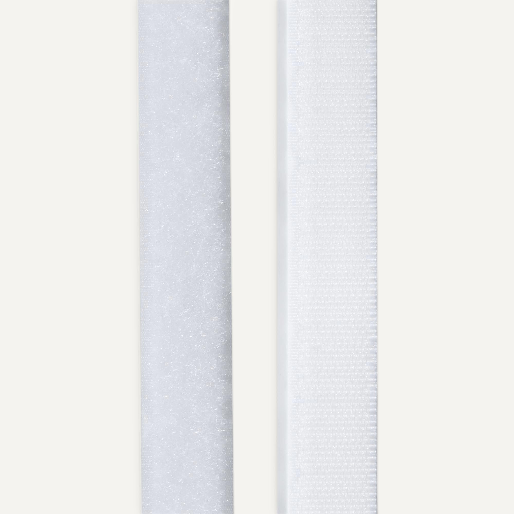Amazon Basics Cinta de Gancho y Bucle, Dorso Adhesivo, 3m x 1,9cm, Blanca