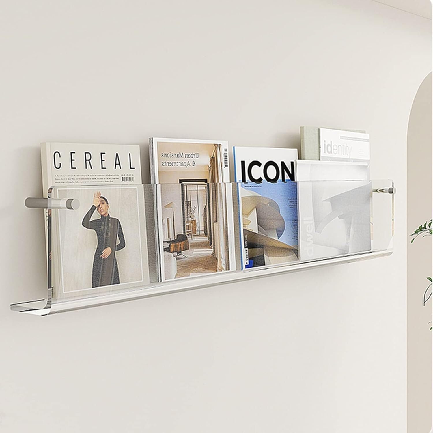 Présentoir pour brochures mural en acrylique pour un salon ordonné