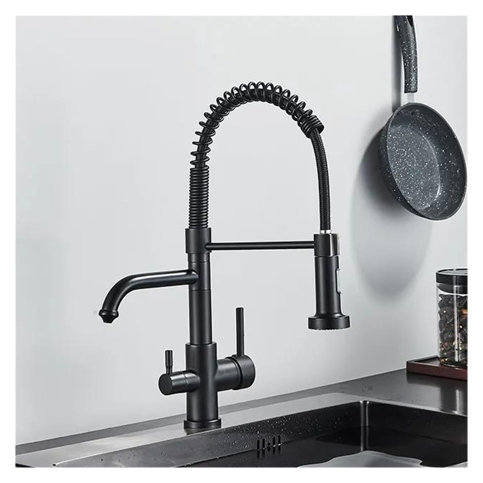 Mitigeur eau filtrée or brossé pour une cuisine saine et chic