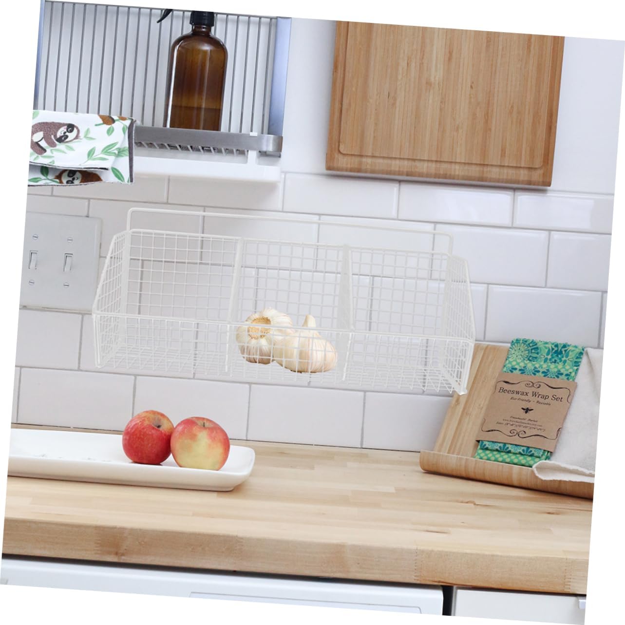 2pcs Wall Hanging Vegetable Basket White Single Kitchen Storage Organizer Space Saving Wall Mount Sponge Holder for Condiments and Fruit