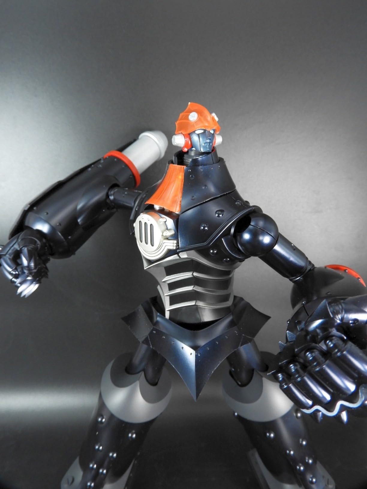 モナカ構造で簡単組立