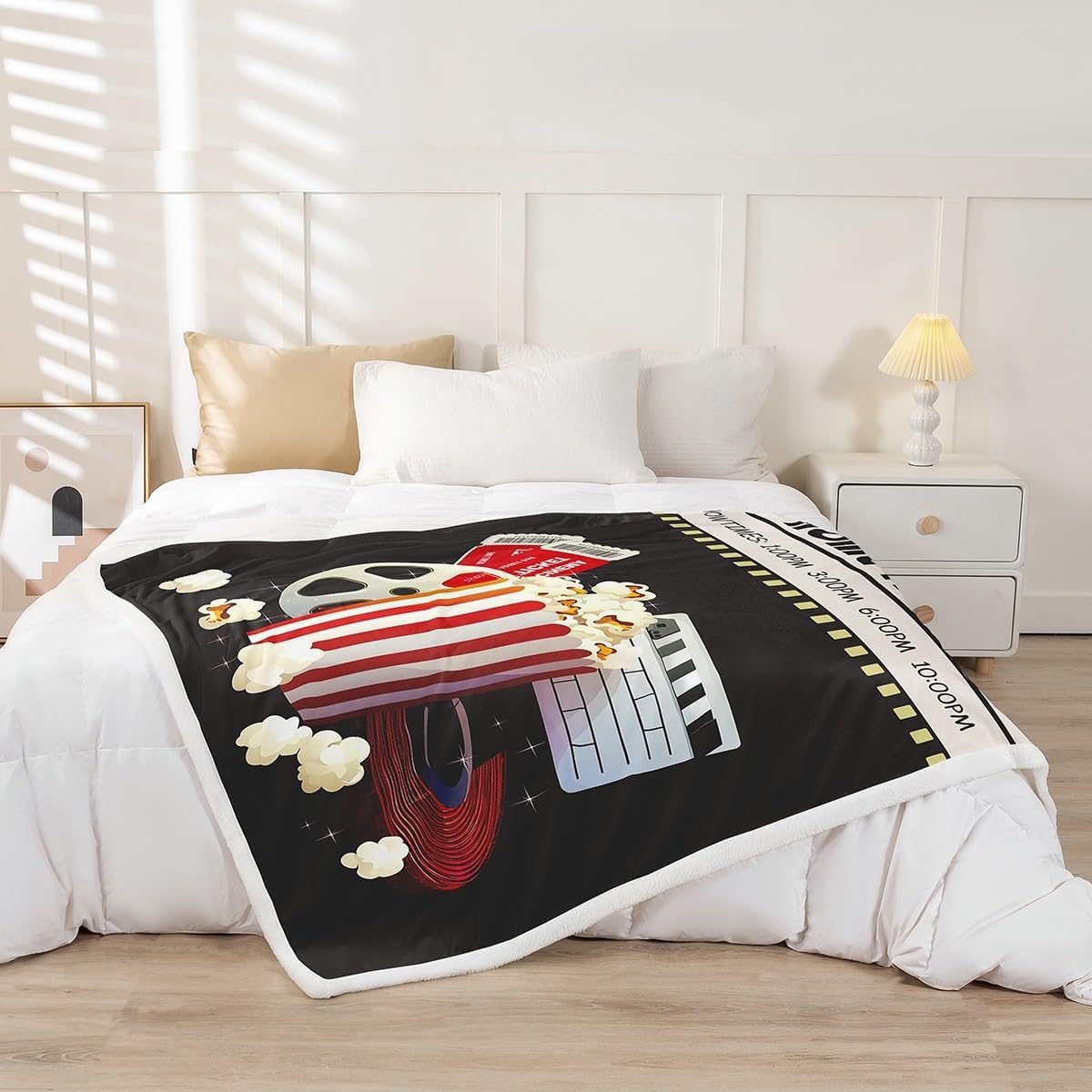 Vintage Cinema Ticket Sherpa Blanket Movie Theater Theme Fleece Throw Blanket Filmstrip Printed Home Decorative Plush Blanket for Bed Sofa Couch Bedroom Decor Warm Fuzzy Blanket 40"x50"