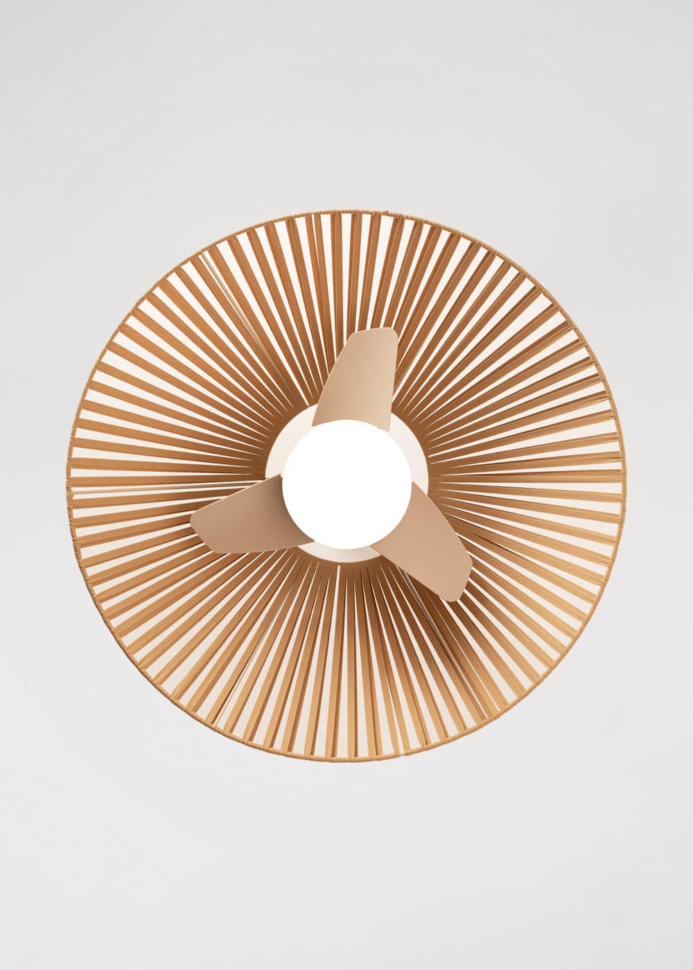 CREATE / WIND LAMP WOVEN/Deckenventilator mit Beleuchtung Sand mit Fernbedienung / 25W, Programmierbar, Ø75cm, Sommer-Winterbetrieb, 3 LED-Temperaturen, Schnurkörper, konzentrierter Luftstrom