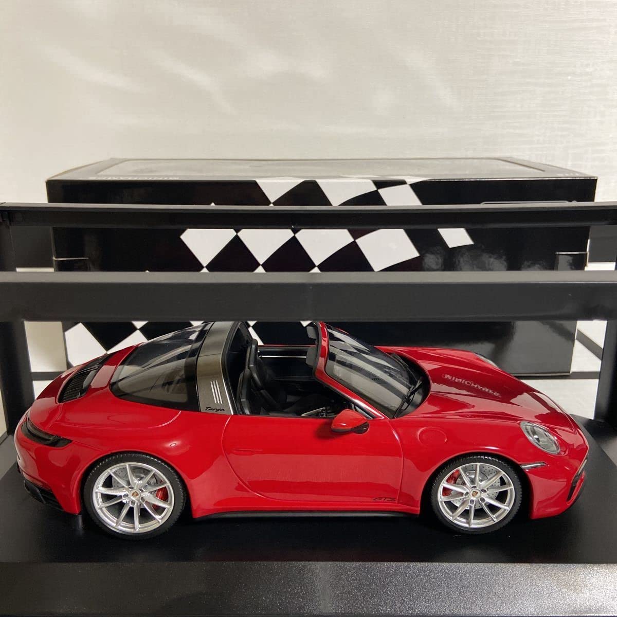 大特価‼️】ミニチャンプス 992.1 GTS タルガ4 ルビー 1/18 大特価‼️】ミニチャンプス 992.1 GTS タルガ4 ルビー 1/18