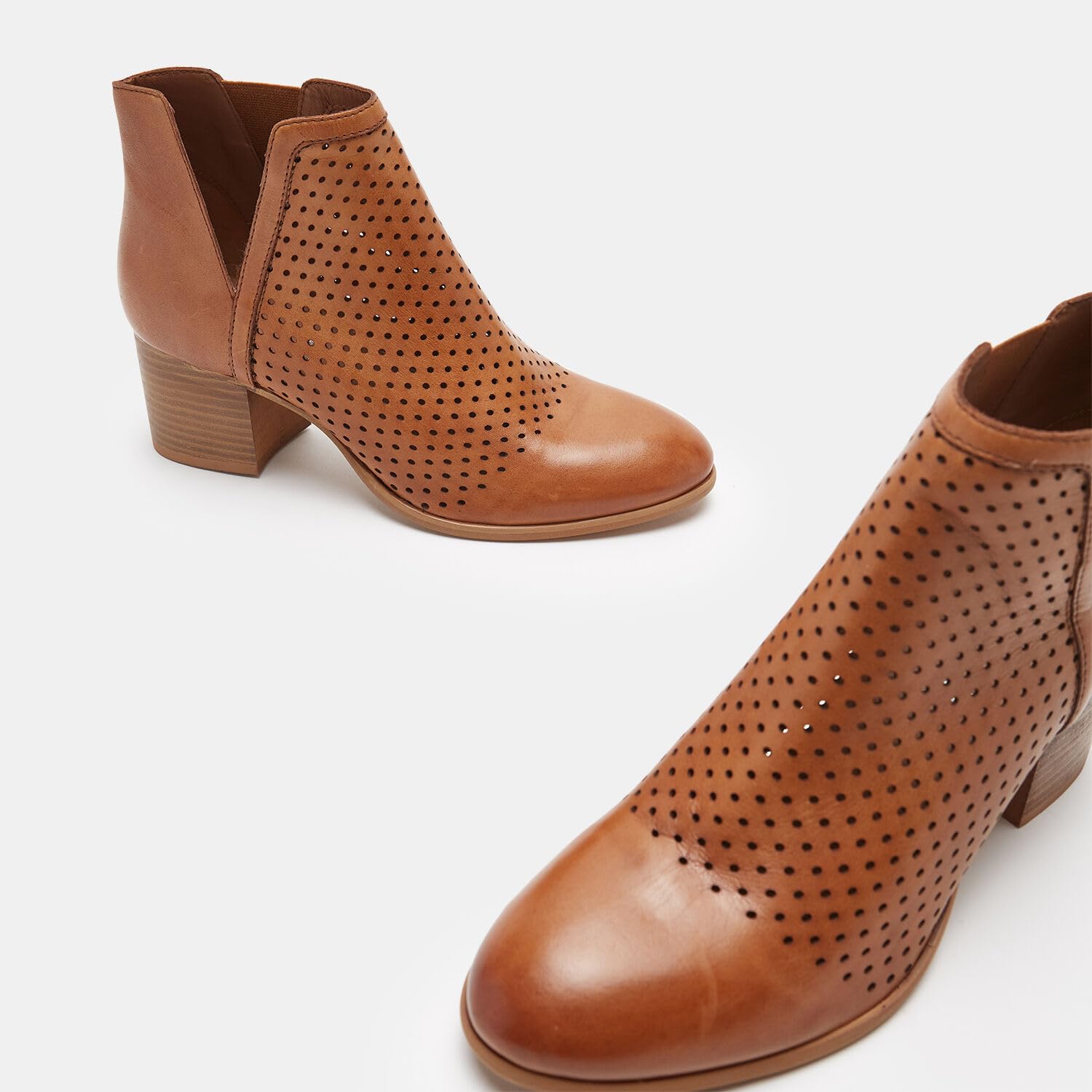BATA Stivaletti in pelle traforata con tacco