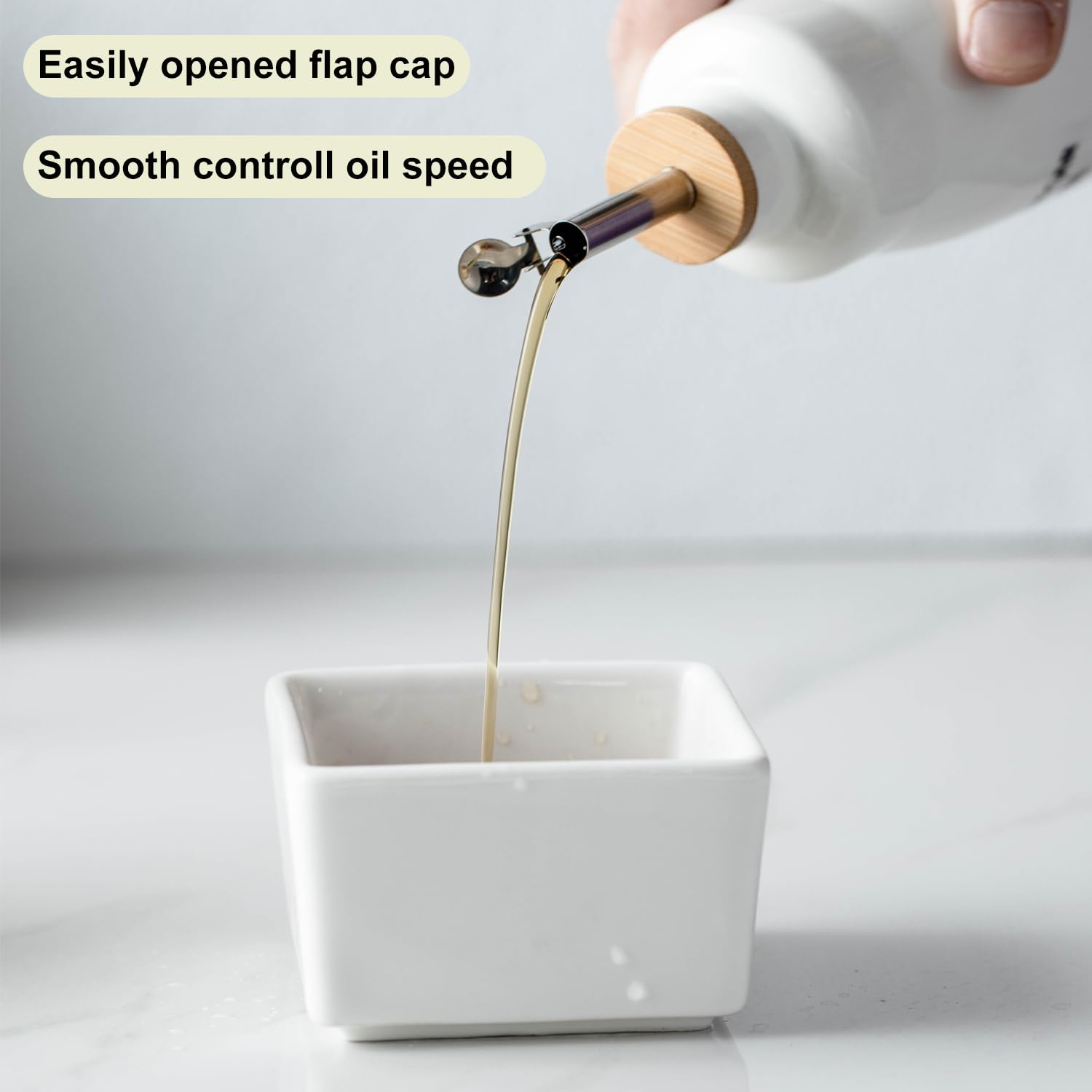 Set dispenser per olio d'oliva e aceto, bottiglie in ceramica per olio e aceto da 420 ml e 280 ml, con vassoio in bambù, 2 contenitori per olio con imbuto ed etichette.