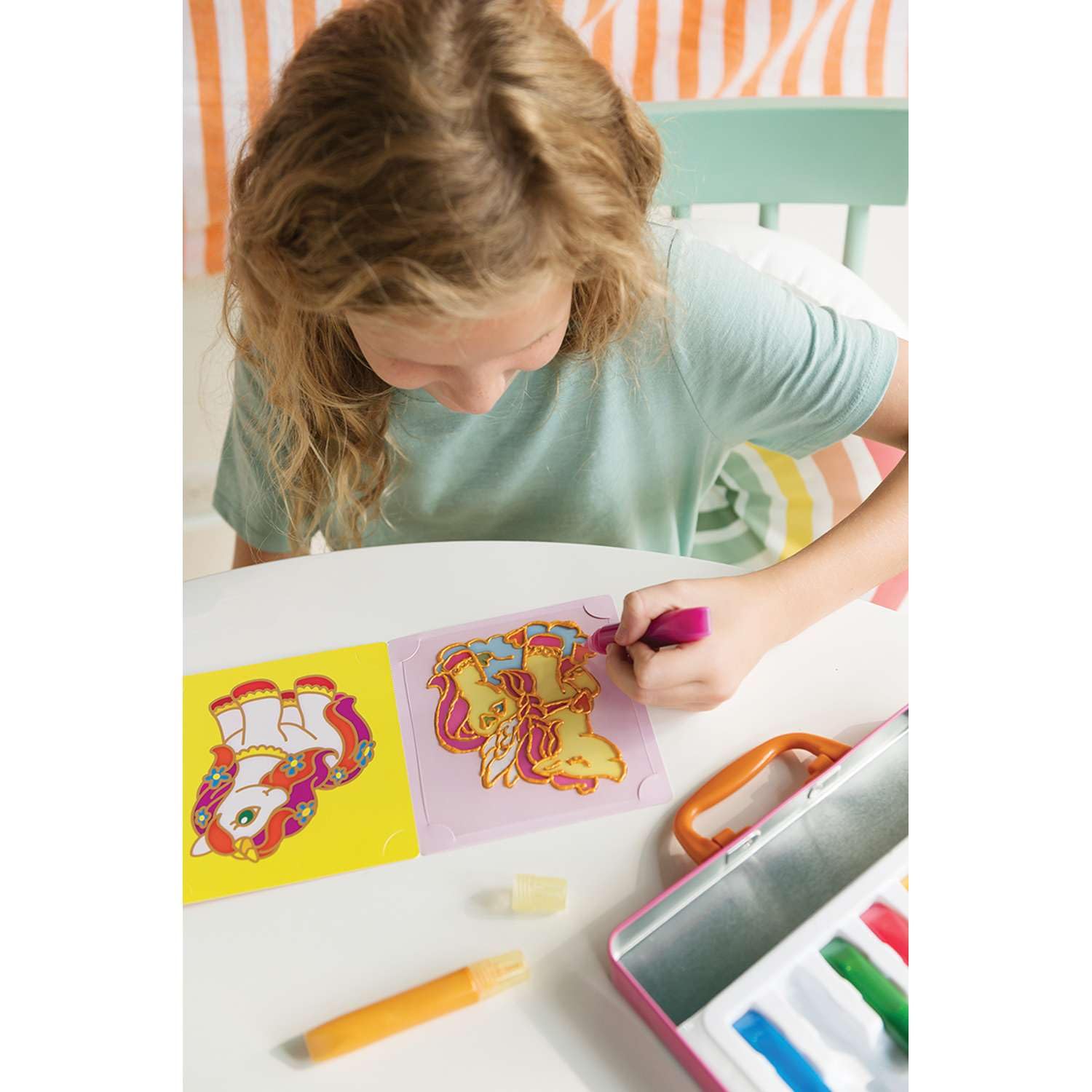 4M Set per Creare Adesivi per Vetri a Tema Unicorno, Kit Creativo per Bambini, Dipingi e Decora le Finestre con Magici Unicorni