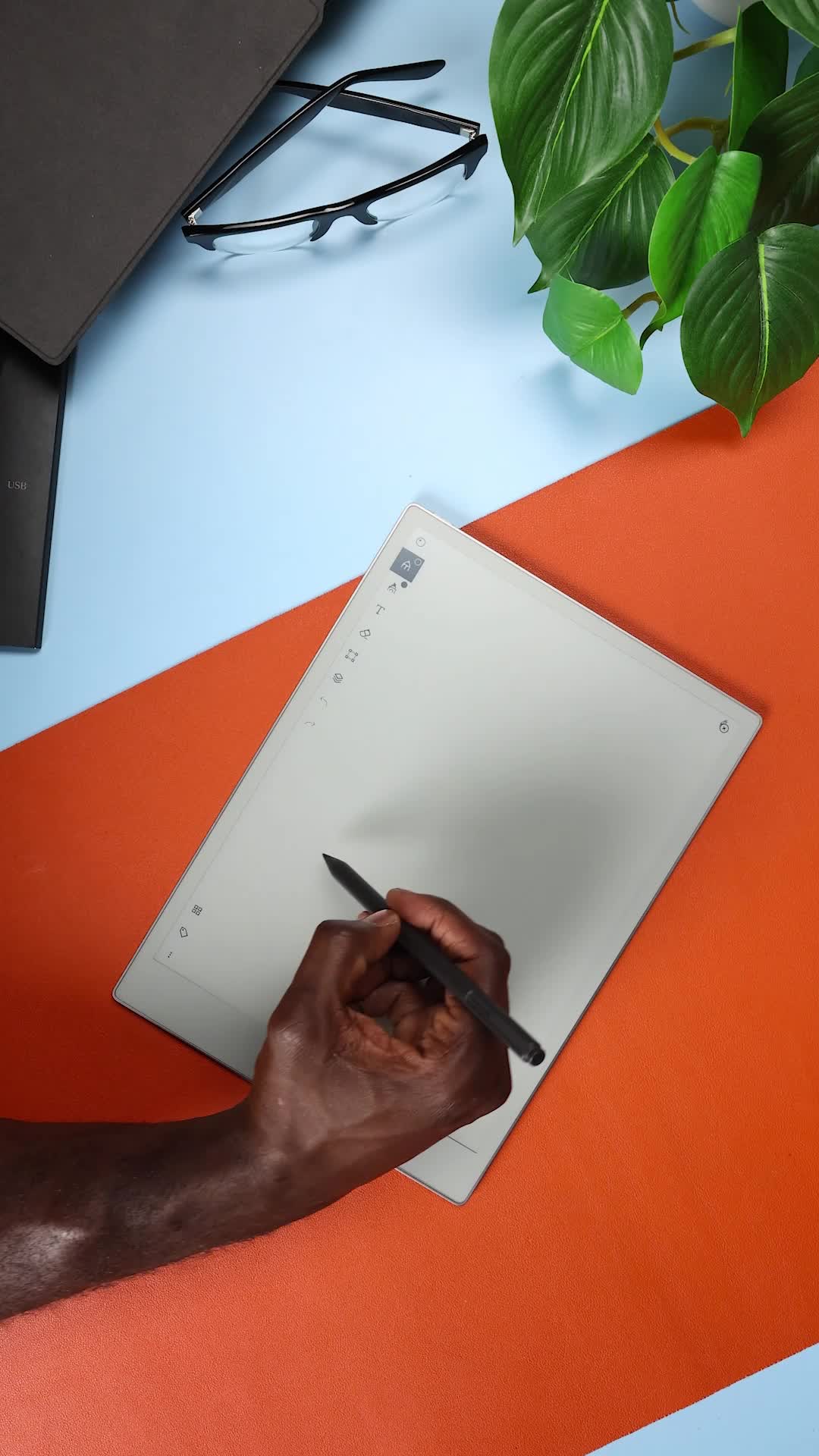 reMarkable Paper Pro con Marker Plus y Book Folio de Cuero Negro