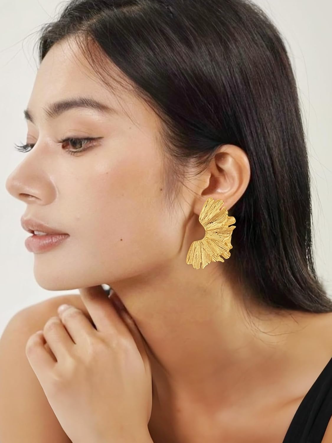 WOWORAMA Gold Flower Earrings for Women Chunky Gold Statement Earrings Vintage Metal Flower Leaf Earring Trendy Floral Drop Dangle Earring Jewelry - Image 4