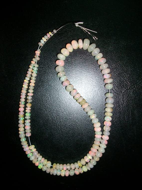 Opale d'Éthiopie en perles naturelles pour façonner un bijou porteur d'histoire