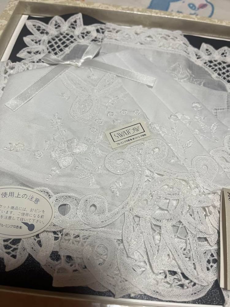 Amazon.co.jp: UN VRAI CADEAU スワトウ刺繍レースハンカチ2枚組 Amazon.co.jp: UN VRAI CADEAU スワトウ刺繍レースハンカチ2枚組