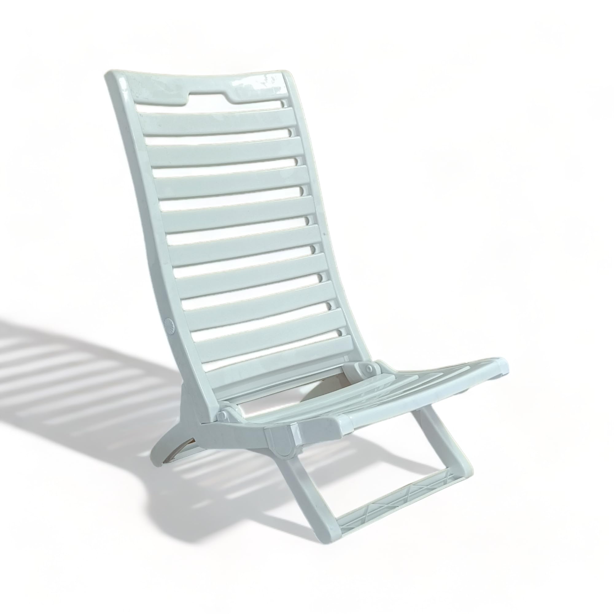 Pincho Silla de Playa Blanca de plástico, Ligera, Plegable, fácil de Transportar, Estructura Ligera y Resistente (Sin Brazos)