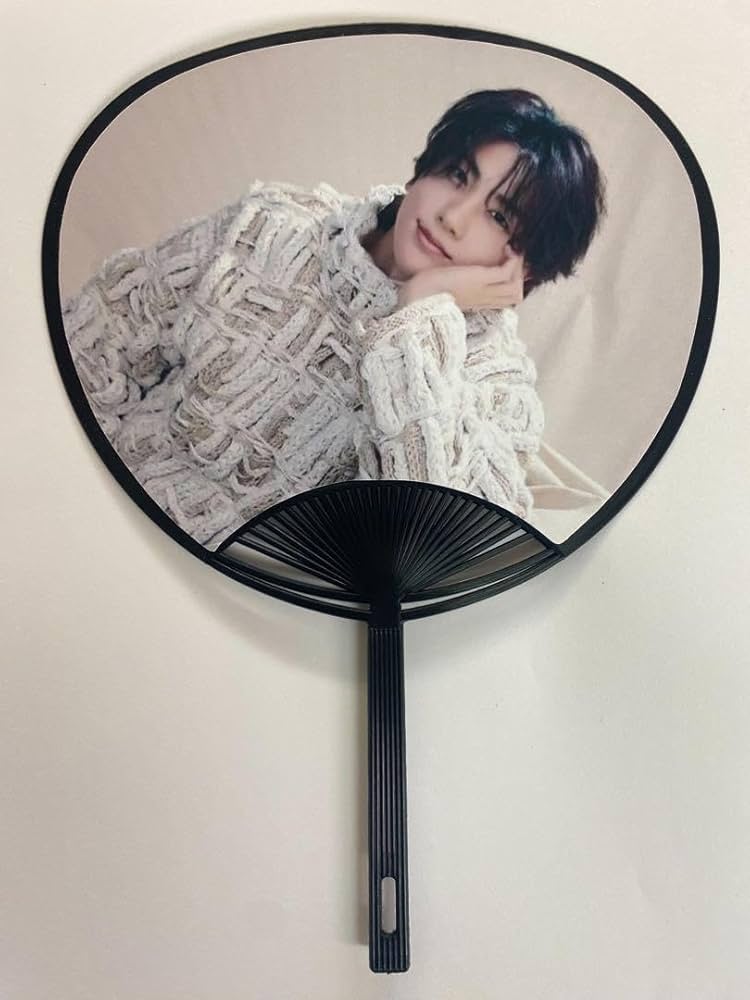 Amazon.co.jp: パクヒョンシク ミニうちわ : ホーム＆キッチン