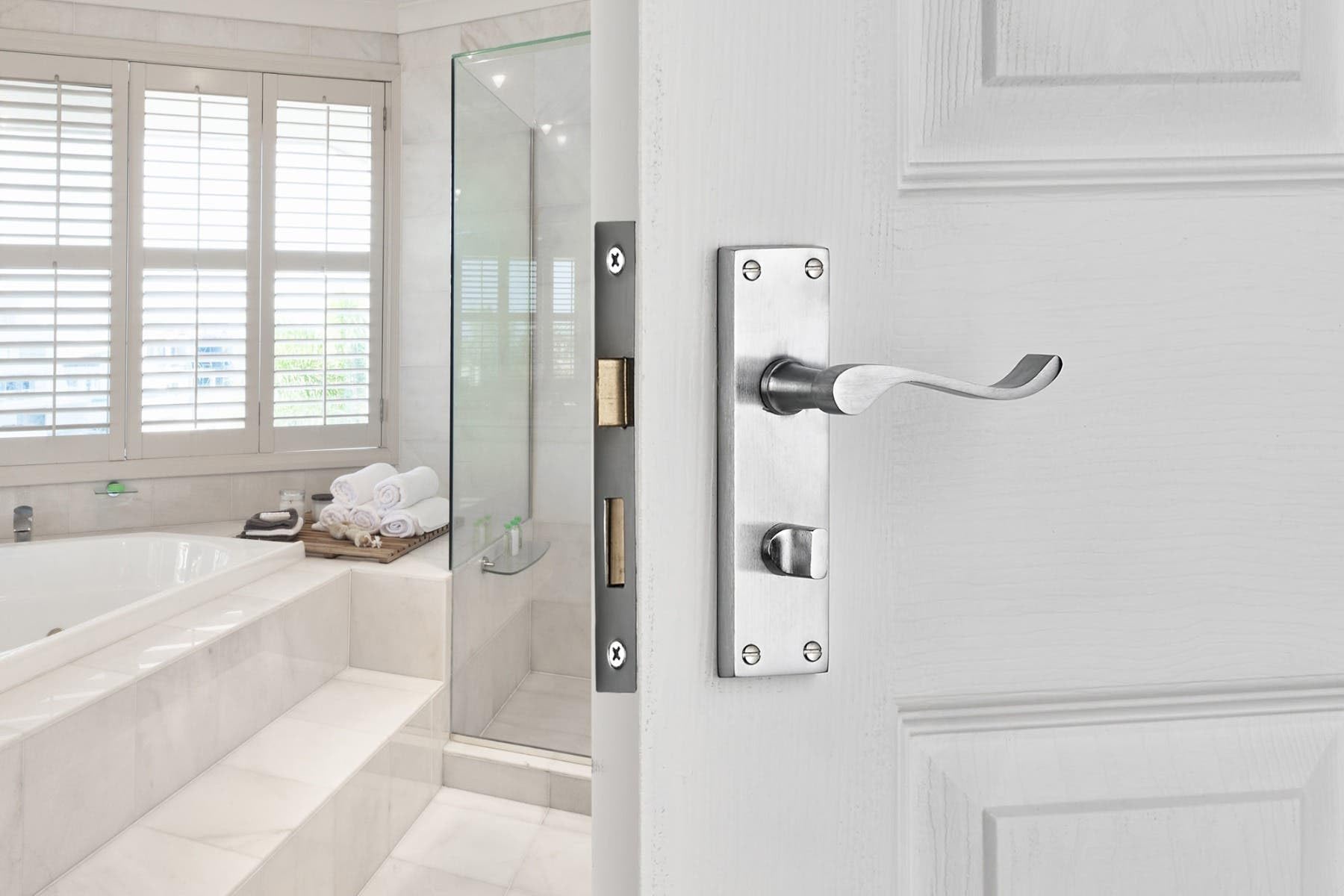 Maniglia Per Porta In Acciaio Inox Satinato Design Elegante Moderno Con Rosetta E Bocchetta Austria 85112990