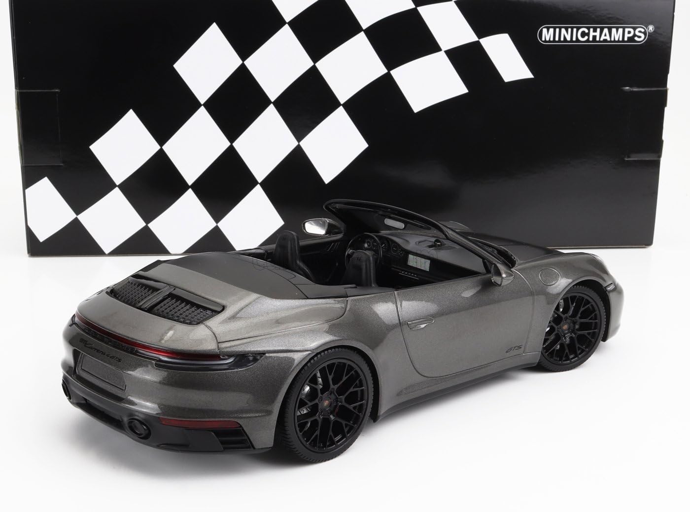 Amazon.co.jp: ミニカー 1/18 ポルシェ 911 992 カレラ 4 GTS  