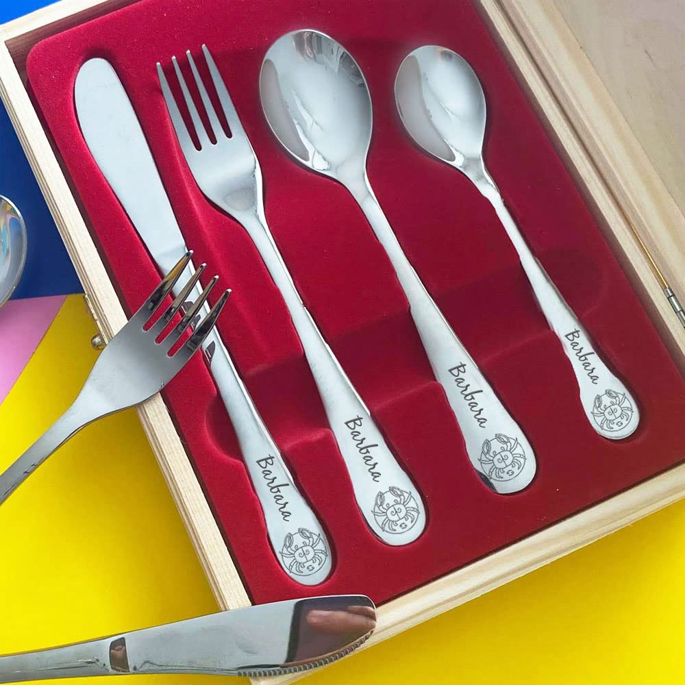 Amikado Couverts pour Enfants avec Coffret en Bois à Personnaliser - Signe Astrologique - Cadeau Enfant - Cadeau baptême