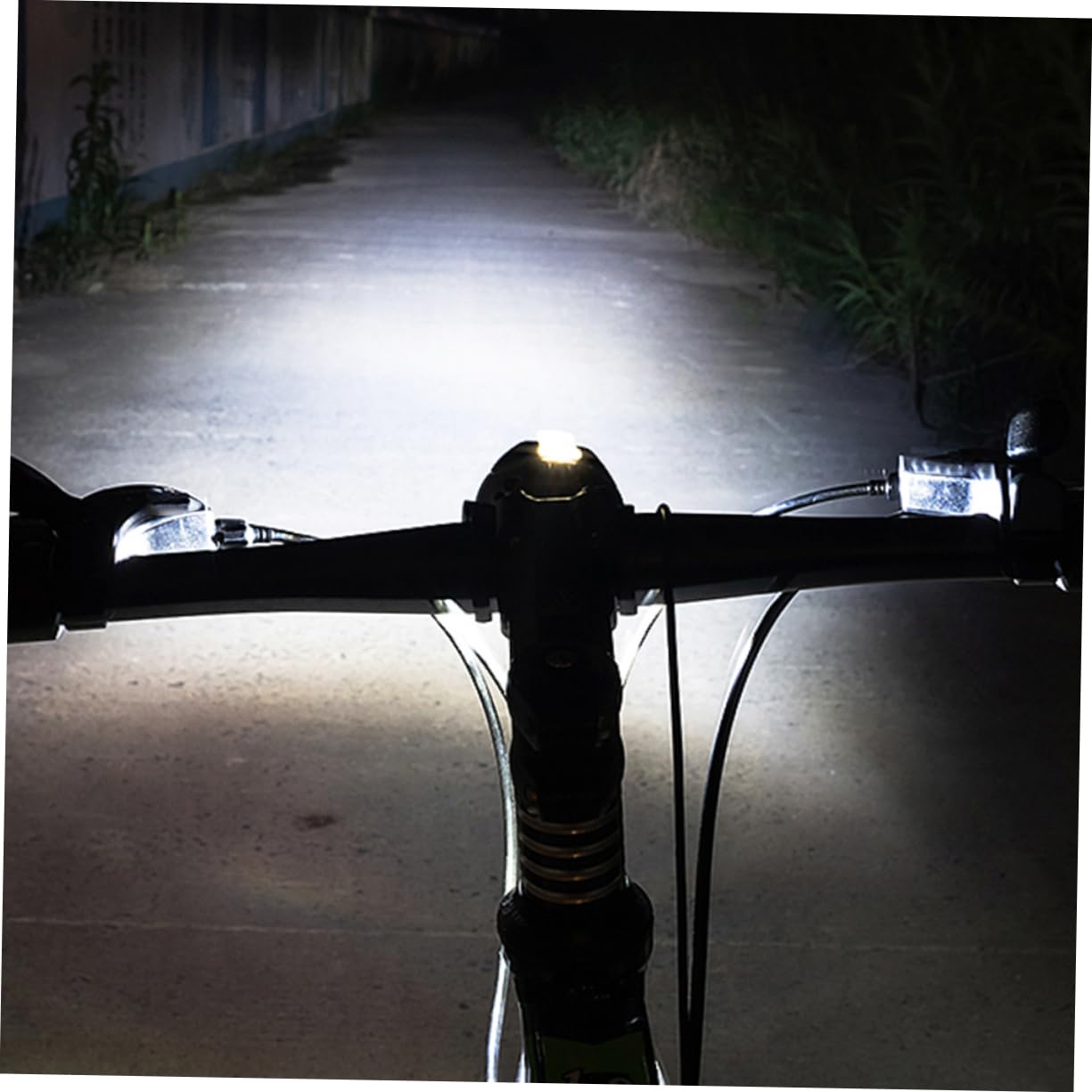 KOMBIUDA Éclairage De Vélo LED LM Étanche avec Modes Éclairage pour VTT Et Vélo De Route