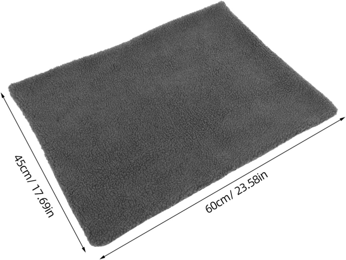 Self Warming Pet Blanket for Cats and Dogs Cozy Machine Washable Bed Blanket Reusable Thermal Pet Mat with Self Heating Technology for Indoor Outdoor Use Grey