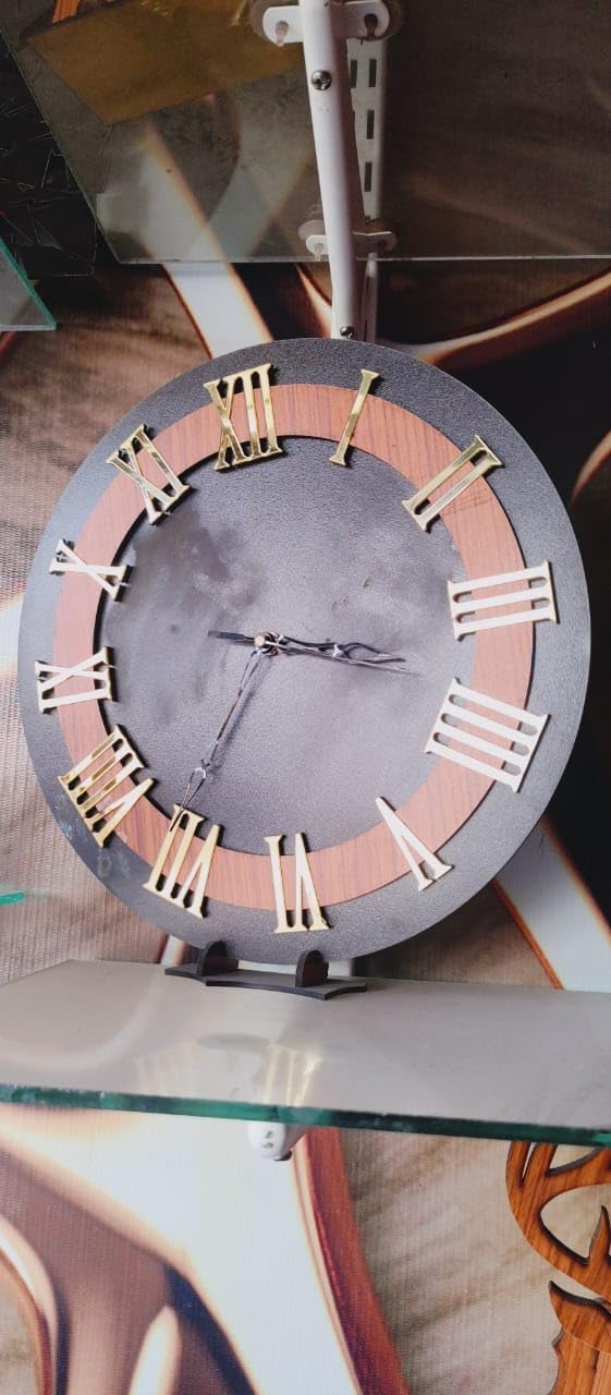 Reloj de escritorio elegante en madera noble y esfera romana clásica