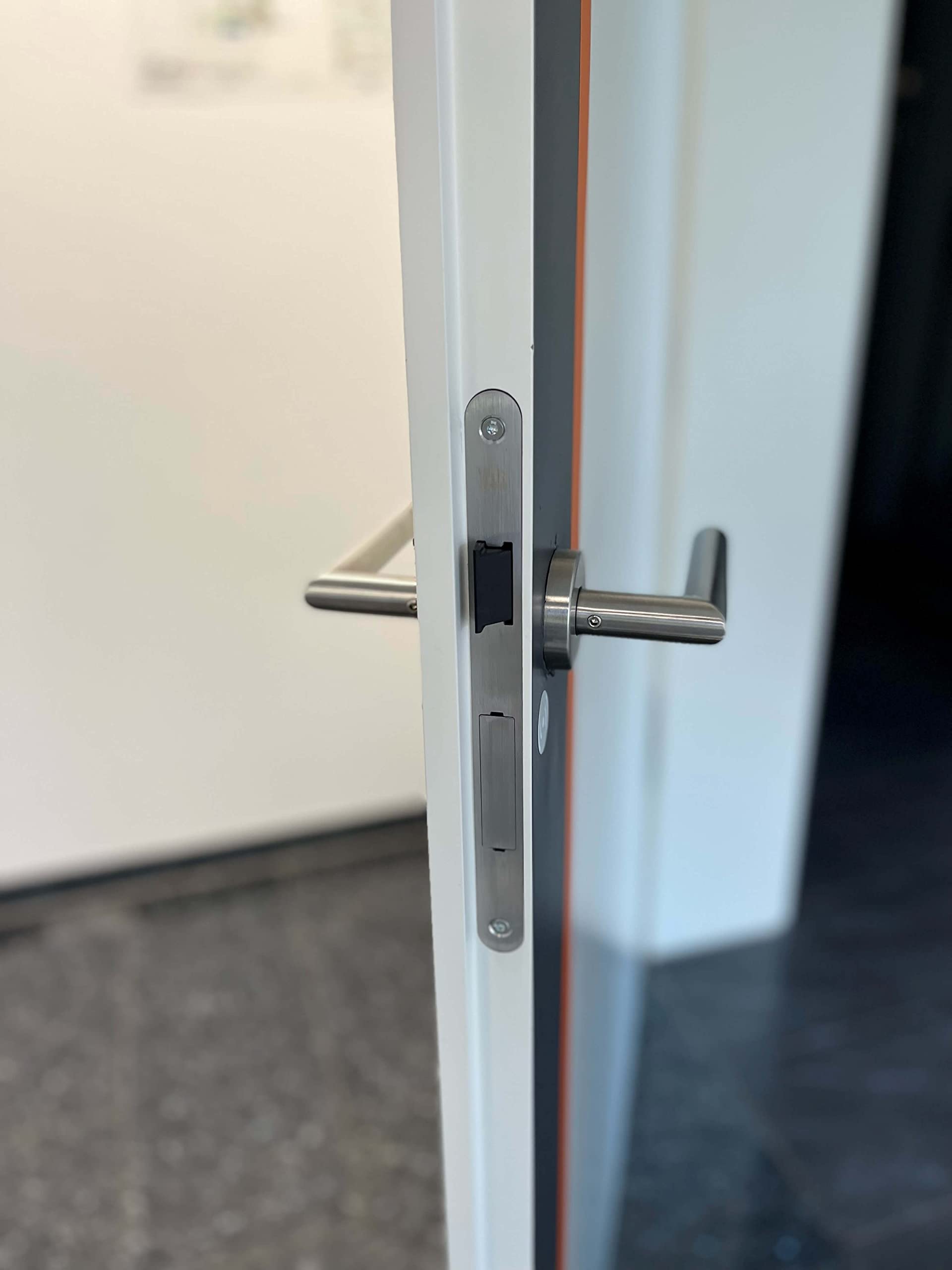 eSCHLOSS eSCH320, elektronisches Einsteckschloss mit Schräg-/Magnetfalle, Panikfunktion, Hotel-/Büromodus, für bis zu 97 RFID-Transponder (Panikfunktion links, Schrägfalle links)