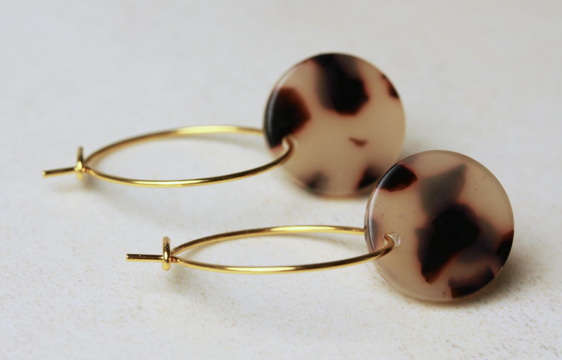 Creolen Leoprint gold Ohrringe mit Leopard Leo Muster eine perfekte moderne Kombination