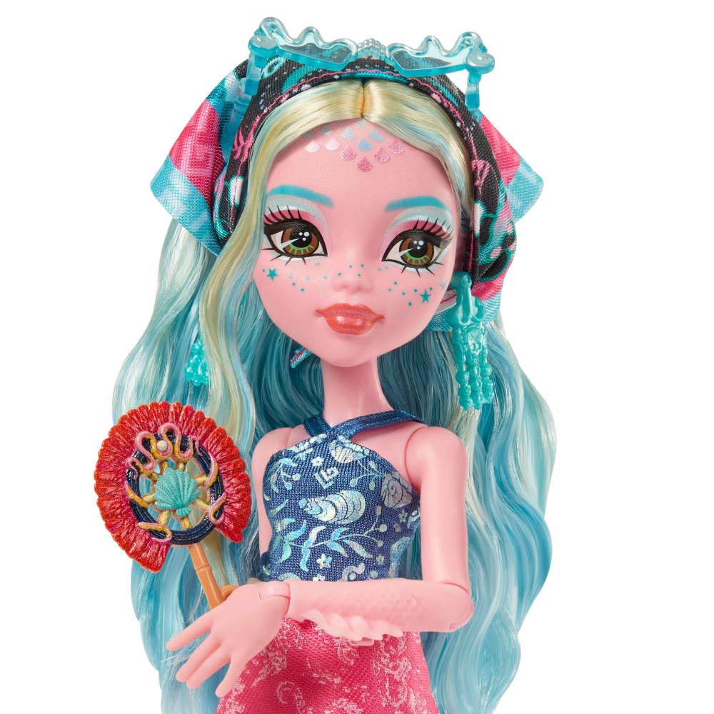 Monster High Straszysekrety Seria 7 Upiorystyczne wakacje Lagoona Blue Zestaw: lalka, walizka i akcesoria-niespodzianki, w tym ubranka, zabawka dla dzieci 4+, JDR51