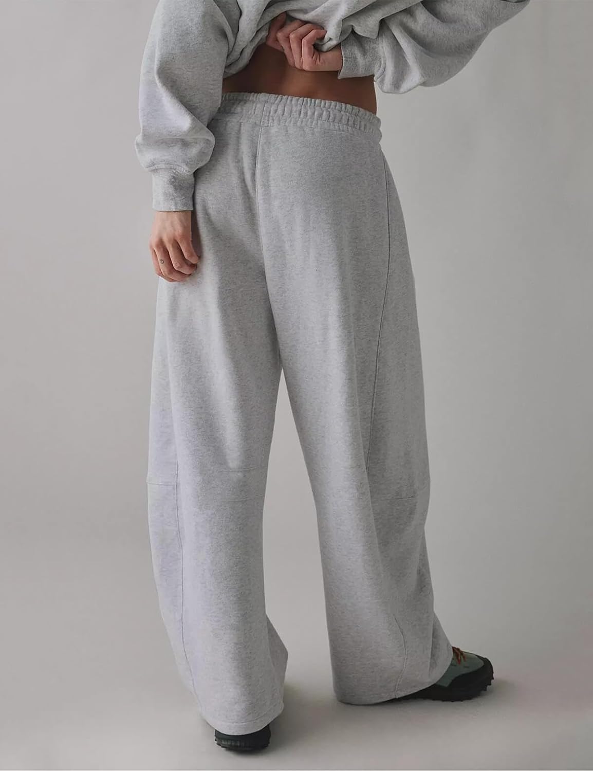HeSaYep Women's Fleece Lined Sweatpants Barrel Leg Baggy Sweat Pants Winter Thermal Cotton Pants with Pockets - Image 2