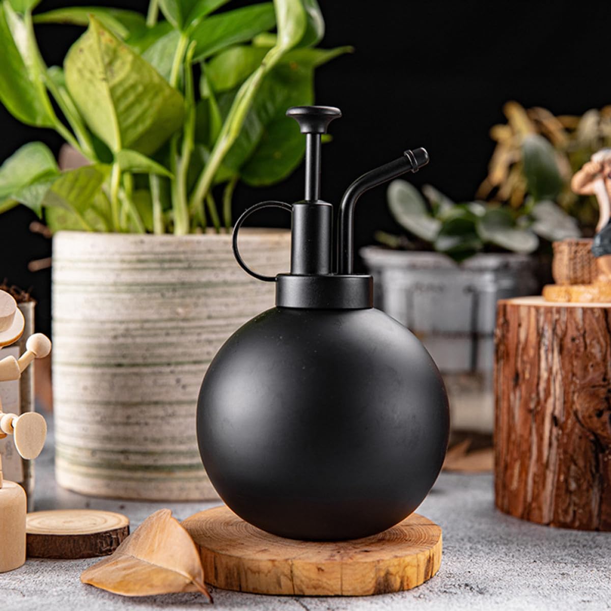 Alasum Sprühflasche aus Edelstahl und Legierung mit Einfachem Design 500ml für Sanfte Pflege von Blumen und Pflanzen im Haushalt