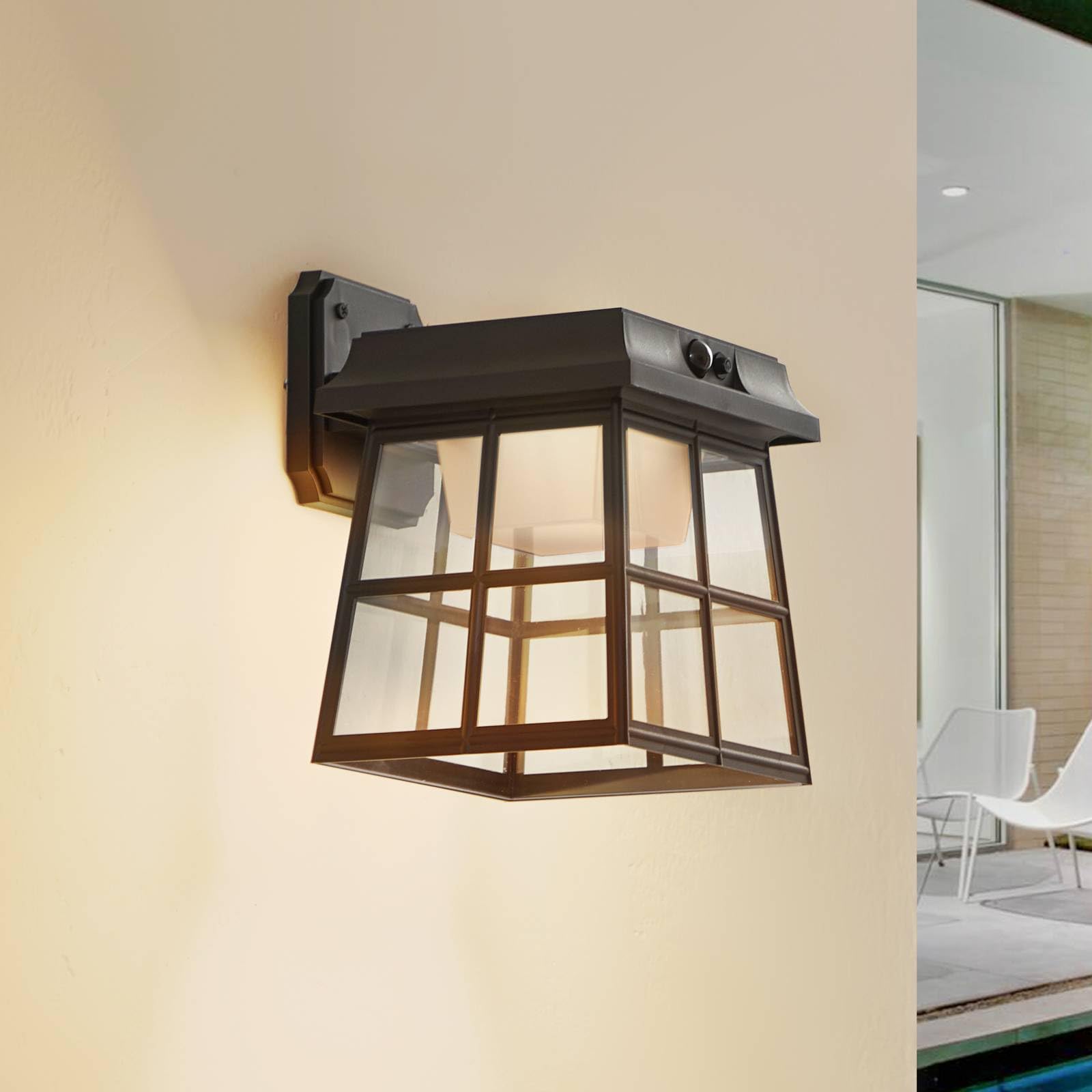 Lindby LED Solarleuchte außen Latarka mit Bewegungsmelder (spritzwassergeschützt (Modern) in Schwarz (1 flammig,) - Solar-Wandleuchten Wandlampe für Outdoor & Garten