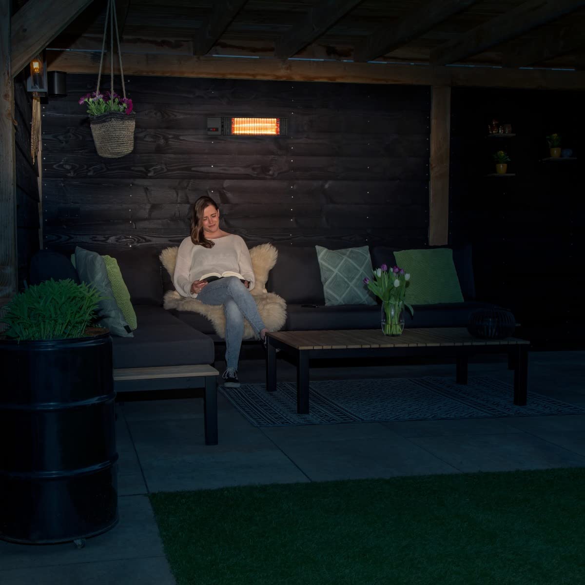 VONROC Riscaldatore a infrarossi professionale da esterno 2000W. 2 livelli di calore. IP54. Con telecomando, timer e schermo LCD. Modello Volsini. Nero
