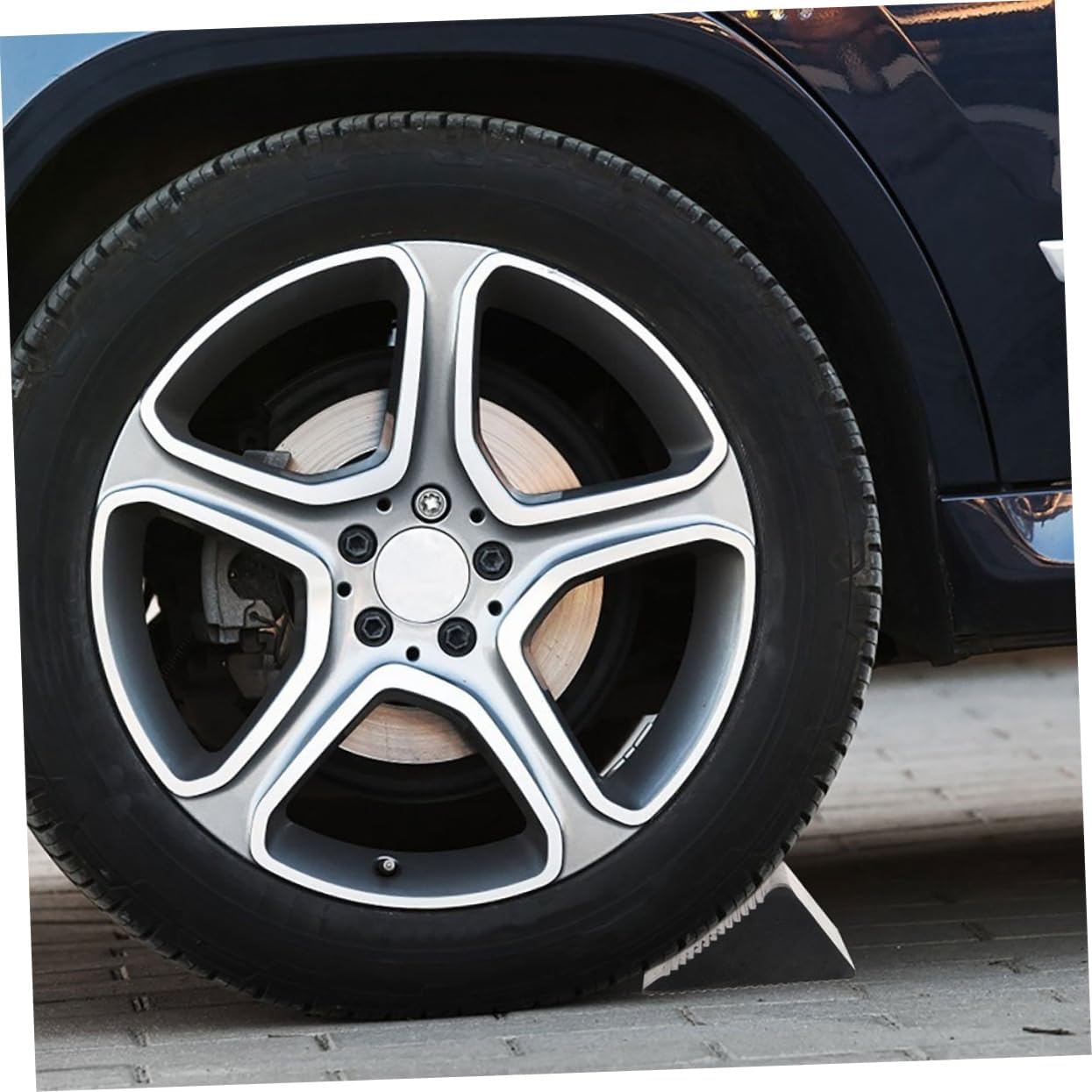 Unomor 2pcs Heavy Duty Rubber Wheel Chocks Design for Rvs Trucks Campers and Trailers Lightweight Portable Wheel Immobilizers for Safe Vehicle Parking