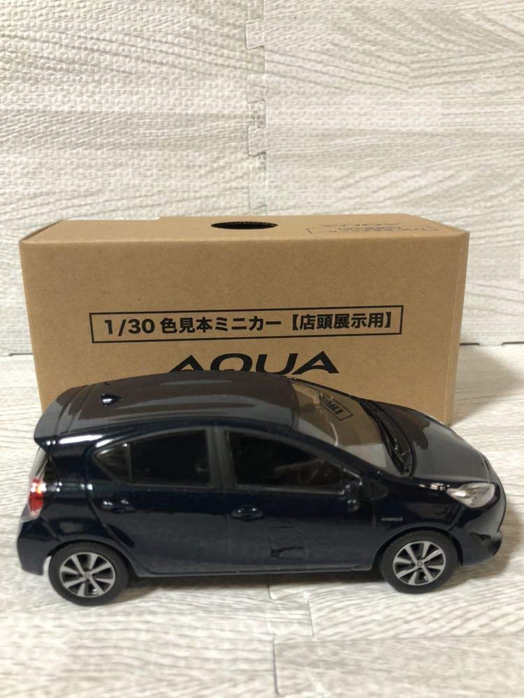 Amazon.co.jp: 1/30 トヨタ 新型アクア カラーサンプル ミニカー