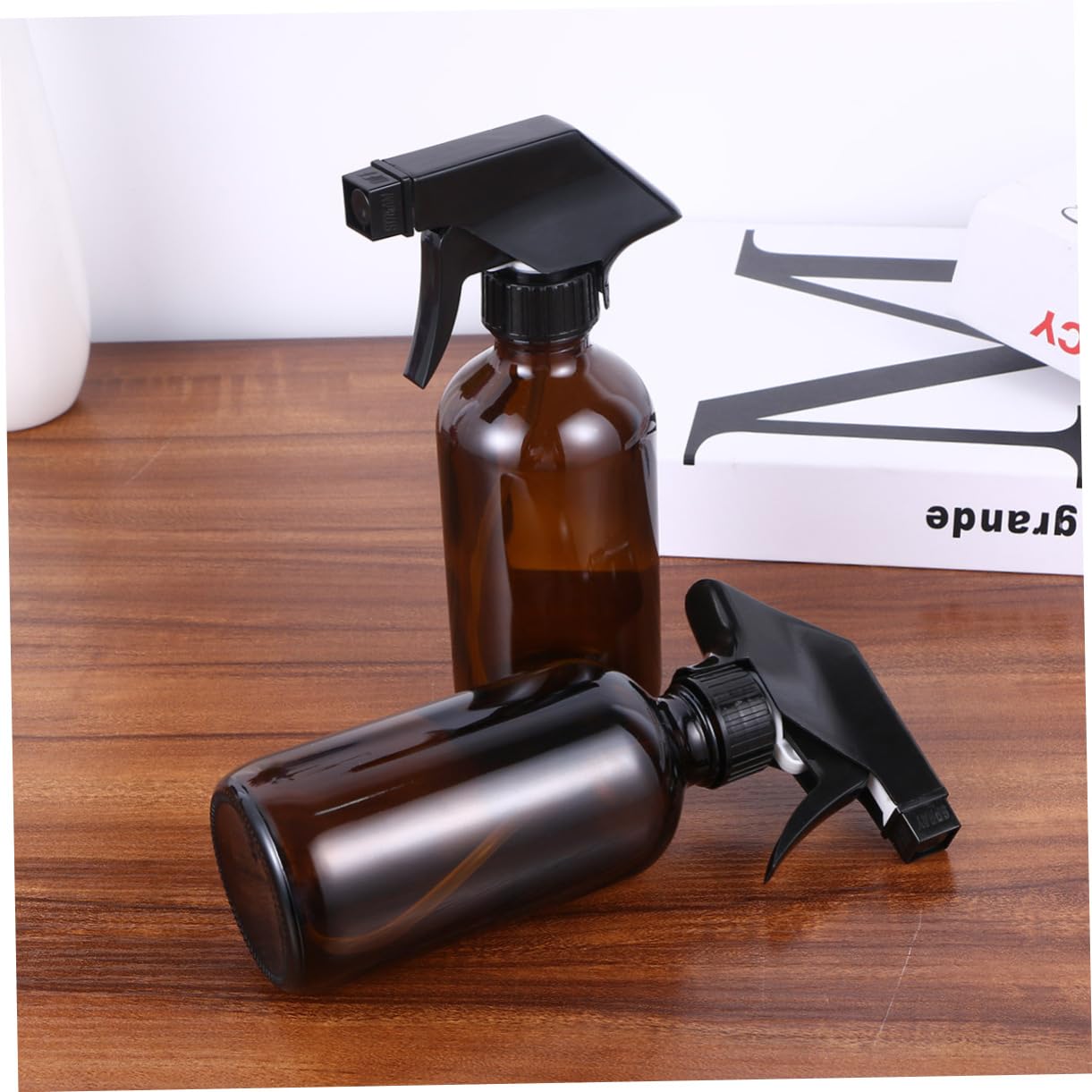 Healeved Braune Glas Sprühflaschen 250ml Nachfüllbar und Einfach zu Bedienen 4 Stück für Aromatherapie und Reinigungsprodukte