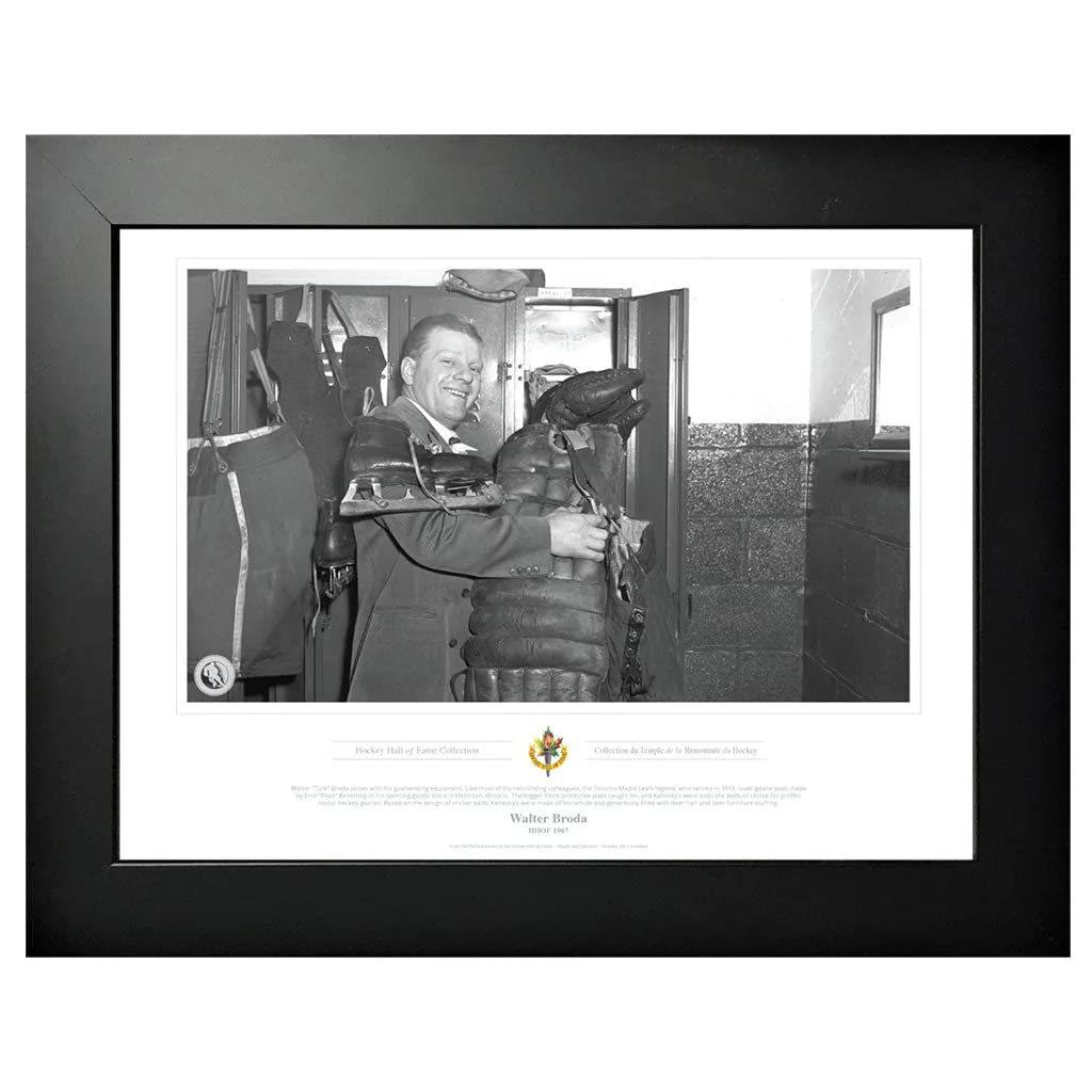 Toronto Maple Leafs Memorabilia - 1967 Walter Broda Black & White Classic - 12
