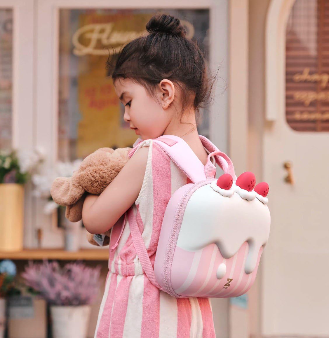 zoy zoii – Mochila infantil diseño pastel de crema, ligera, resistente y cómoda, ideal para niñas de preescolar o guardería, tamaño 28×24×13 cm