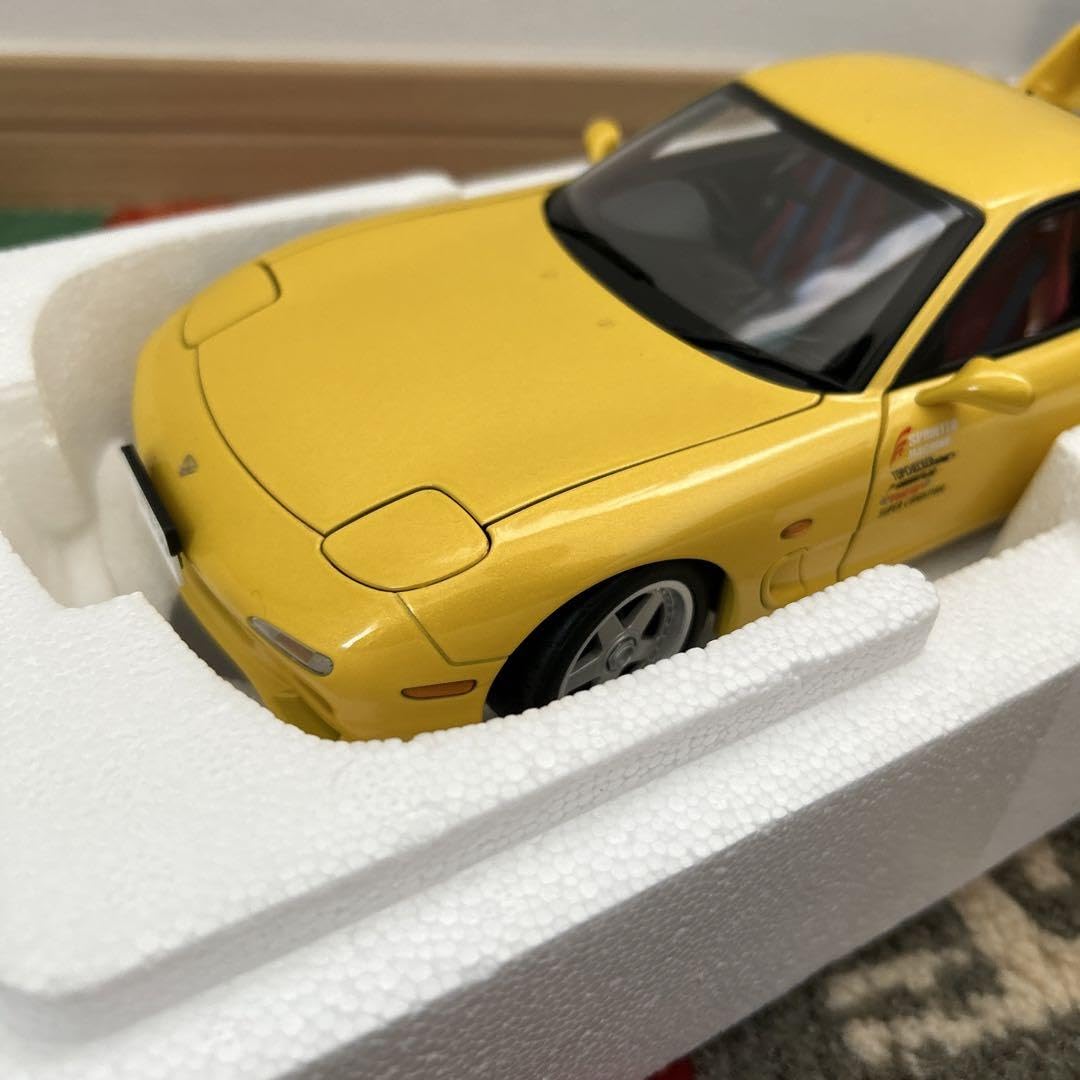 オートアート1/18 イニシャルD  マツダ　RX-7 Amazon.co.jp: オートアート 1／18 イニシャルD マツダ RX-7