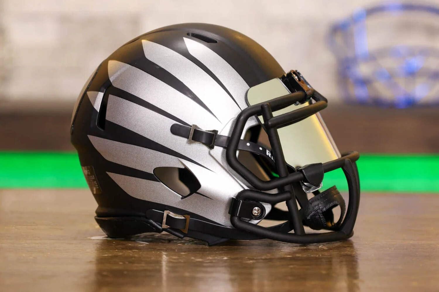 Oregon, Ducks Collectible Speed Mini Helmet - GG Special Edition - with Free USA Flag Decal - Green Gridiron