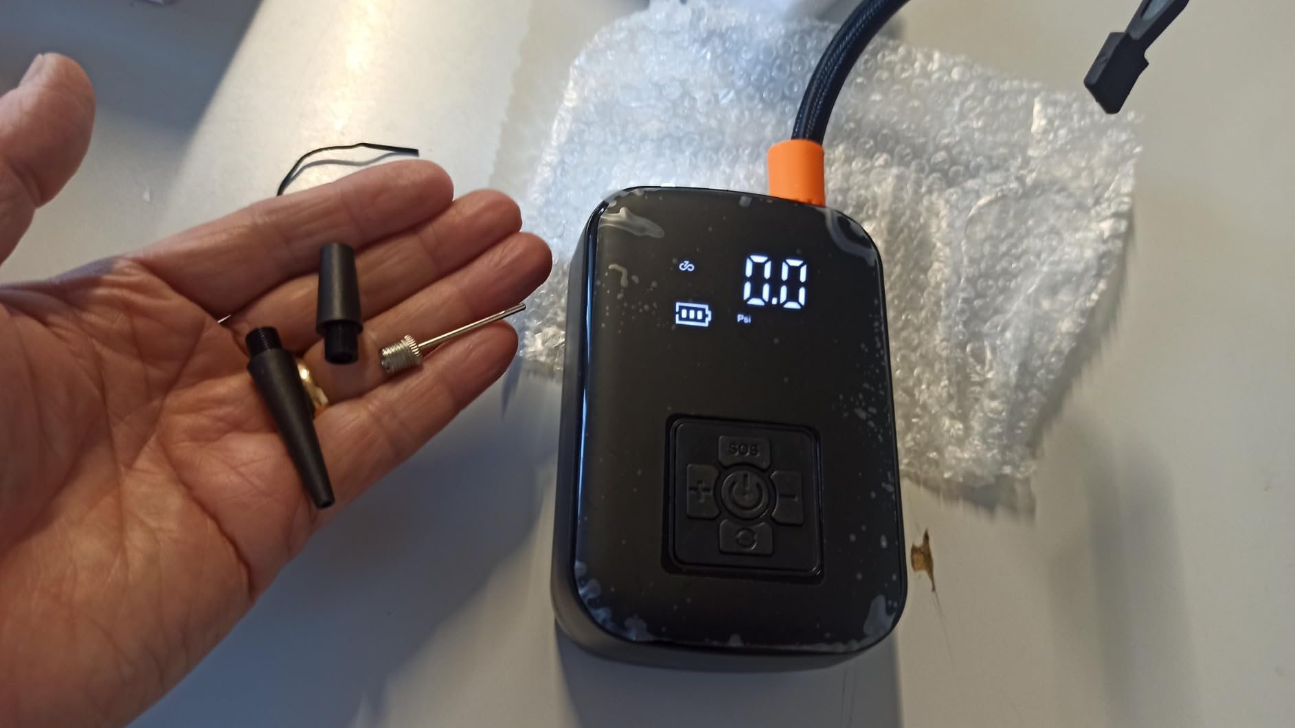 Gonfiatore Portatile CLICLED A Batteria, 36V, Doppia Batteria Al Litio, Display Digitale, 150 PSI - Per Auto E Moto, In Valigetta - 2