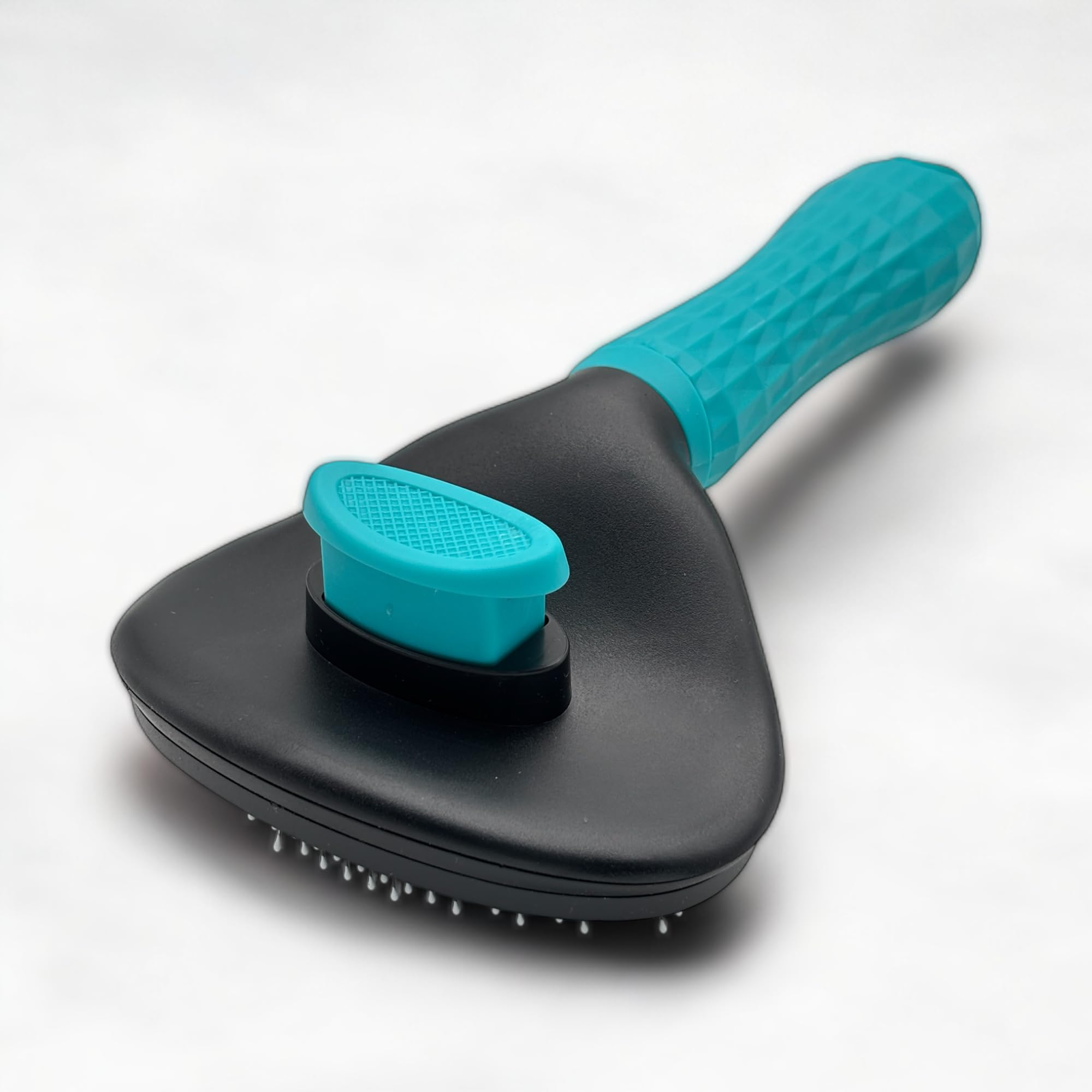 Blutails Cepillo de aseo para perros – Cepillo para gatos y peine para perros para desprendimiento, despelo y eliminación de pelo de mascotas – Cepillo suave y eficaz para perros y gatos