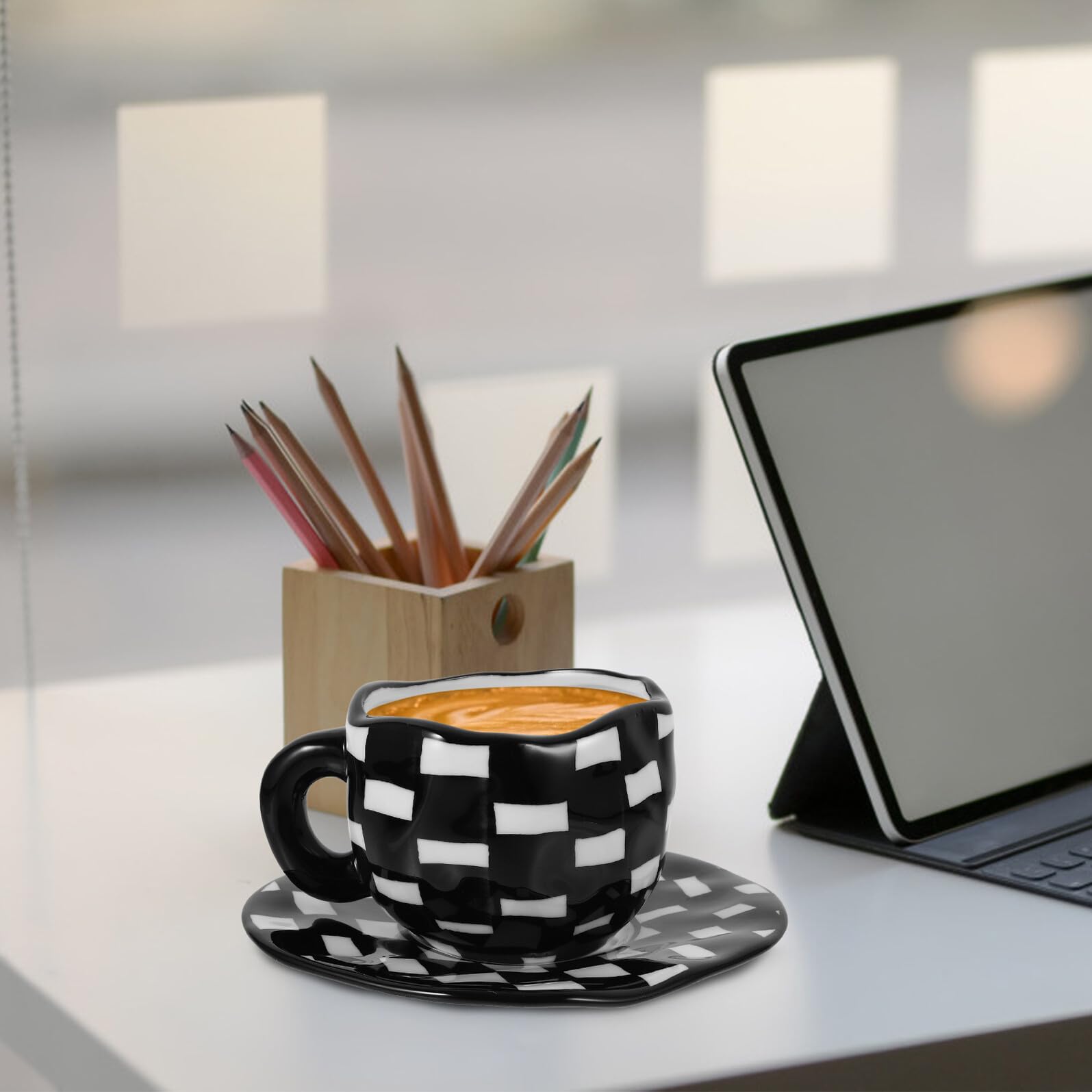Schwarz Weiß Karierter Keramik Kaffeebecher Mit Untertasse Robust Glatte Ränder Für Zuhause Büro Café